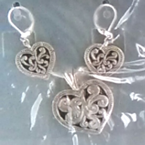 Vintage "Icon Collection" Women's Silver Toned Heart Pendant/Earrings Set - Picture 1 of 1